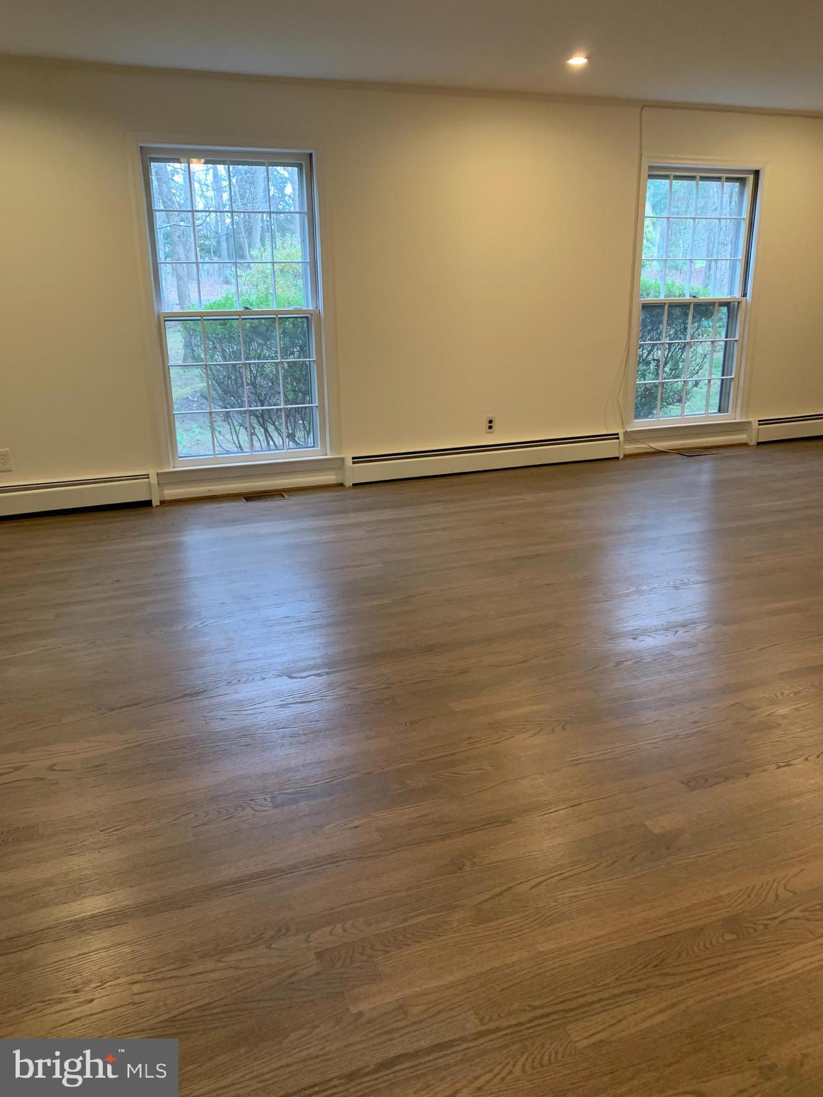 WOODSIDE ESTATES - Residential Lease