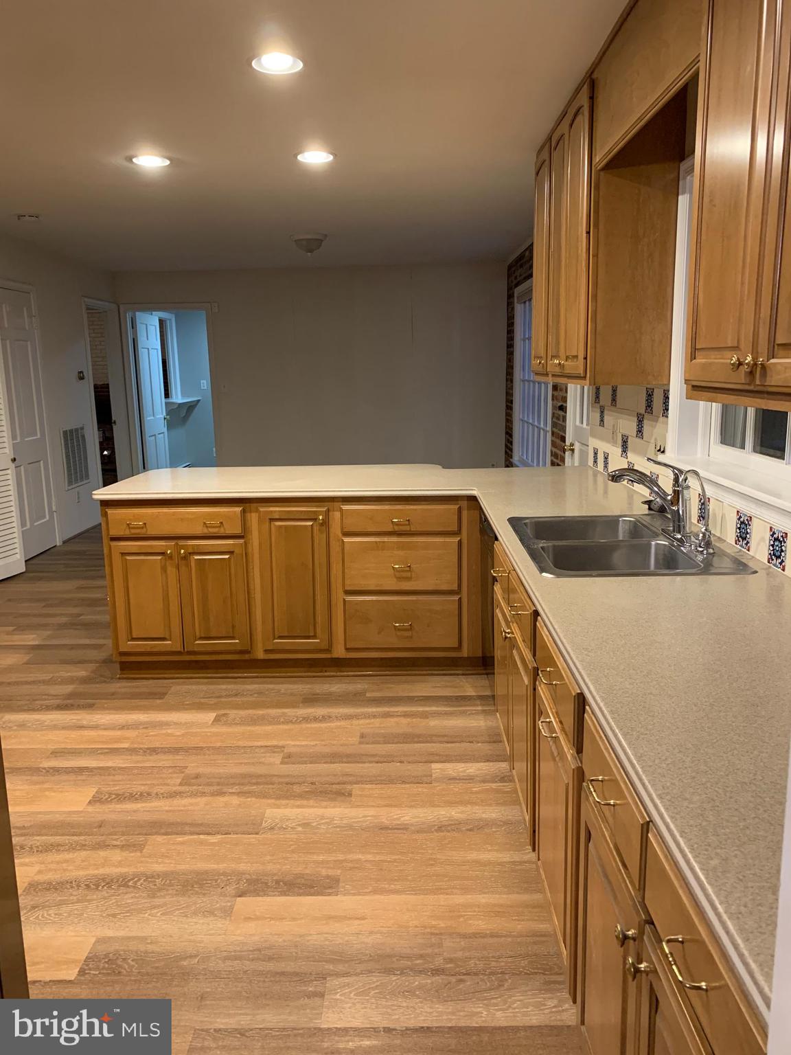 WOODSIDE ESTATES - Residential Lease