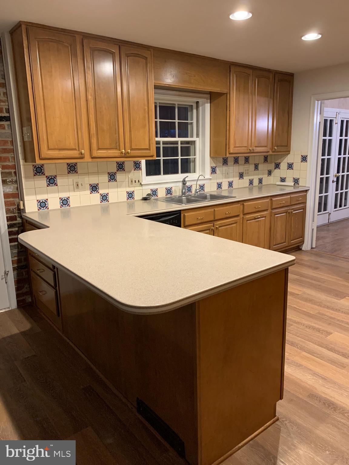 WOODSIDE ESTATES - Residential Lease