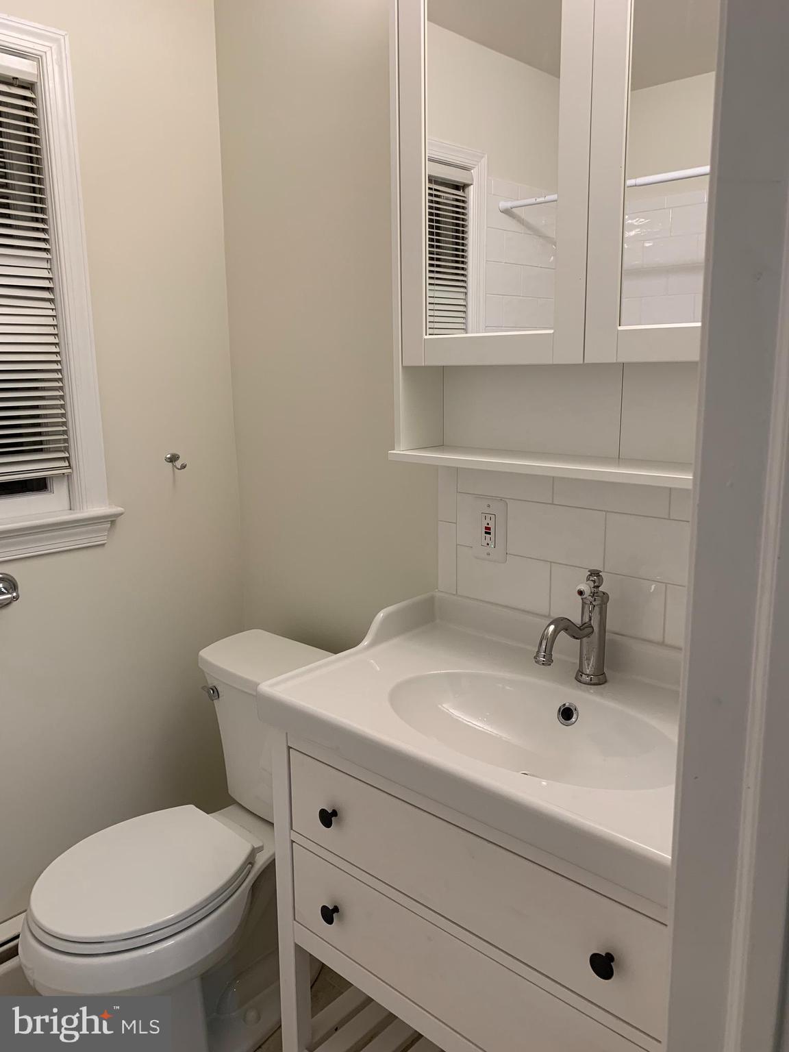 WOODSIDE ESTATES - Residential Lease