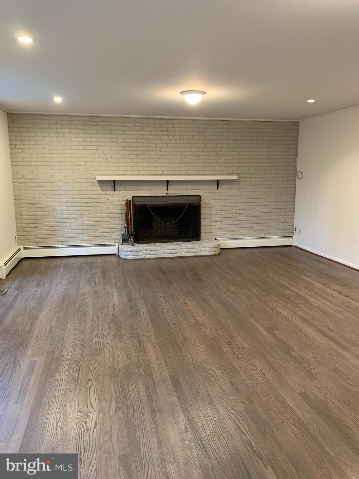 WOODSIDE ESTATES - Residential Lease