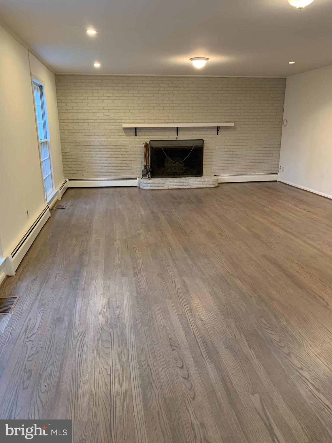 WOODSIDE ESTATES - Residential Lease