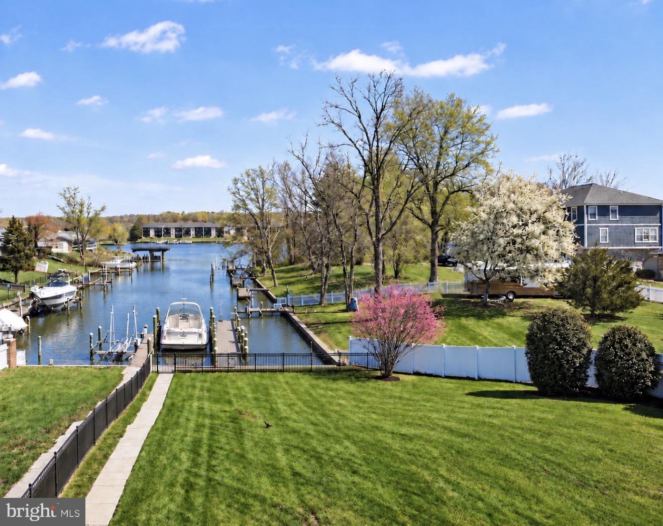 427 SHORE DRIVE