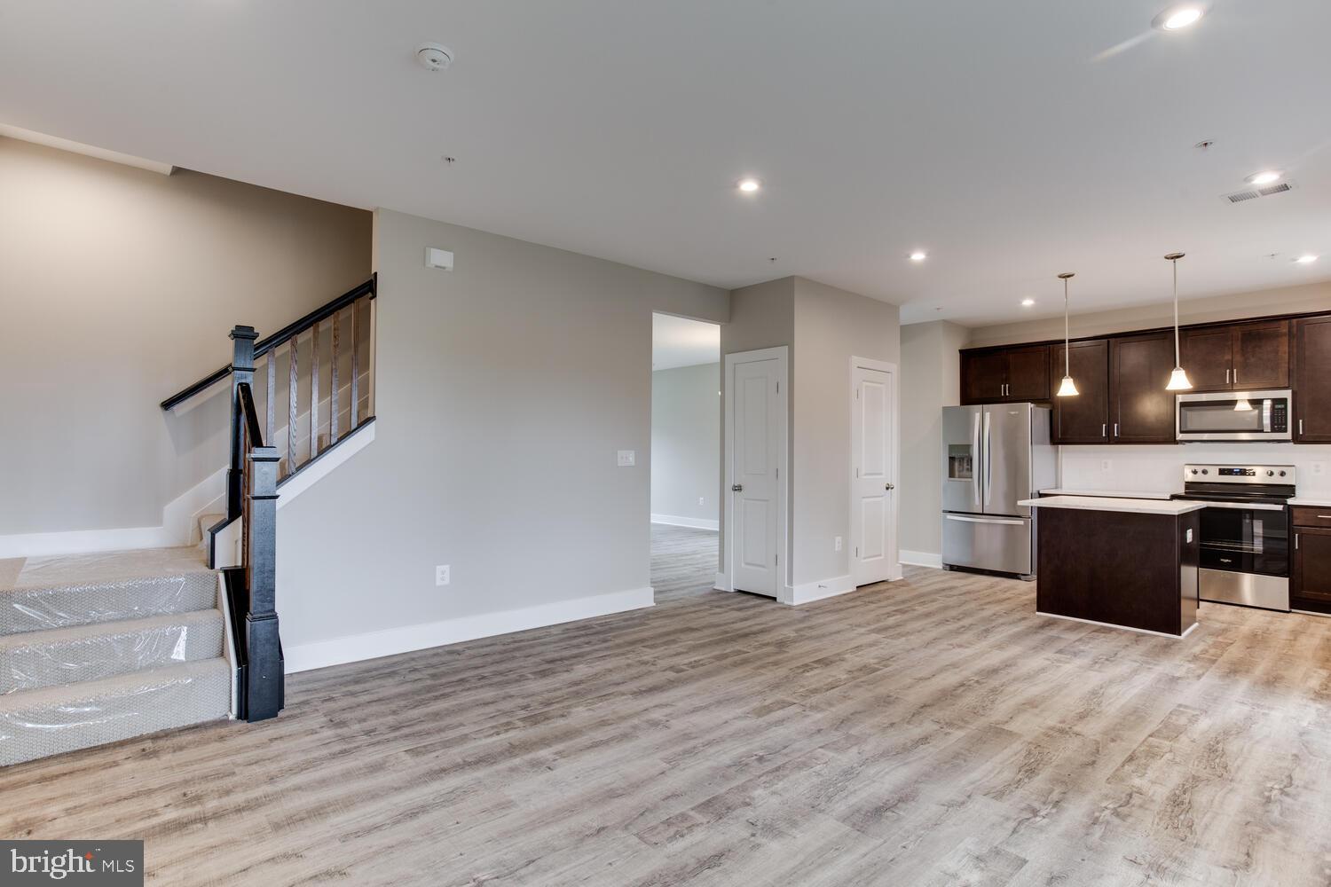 WEST LANHAM - Residential