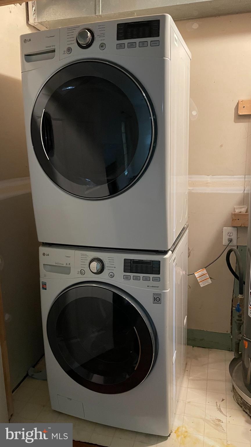 CHARLESTOWN COMMONS - Residential Lease