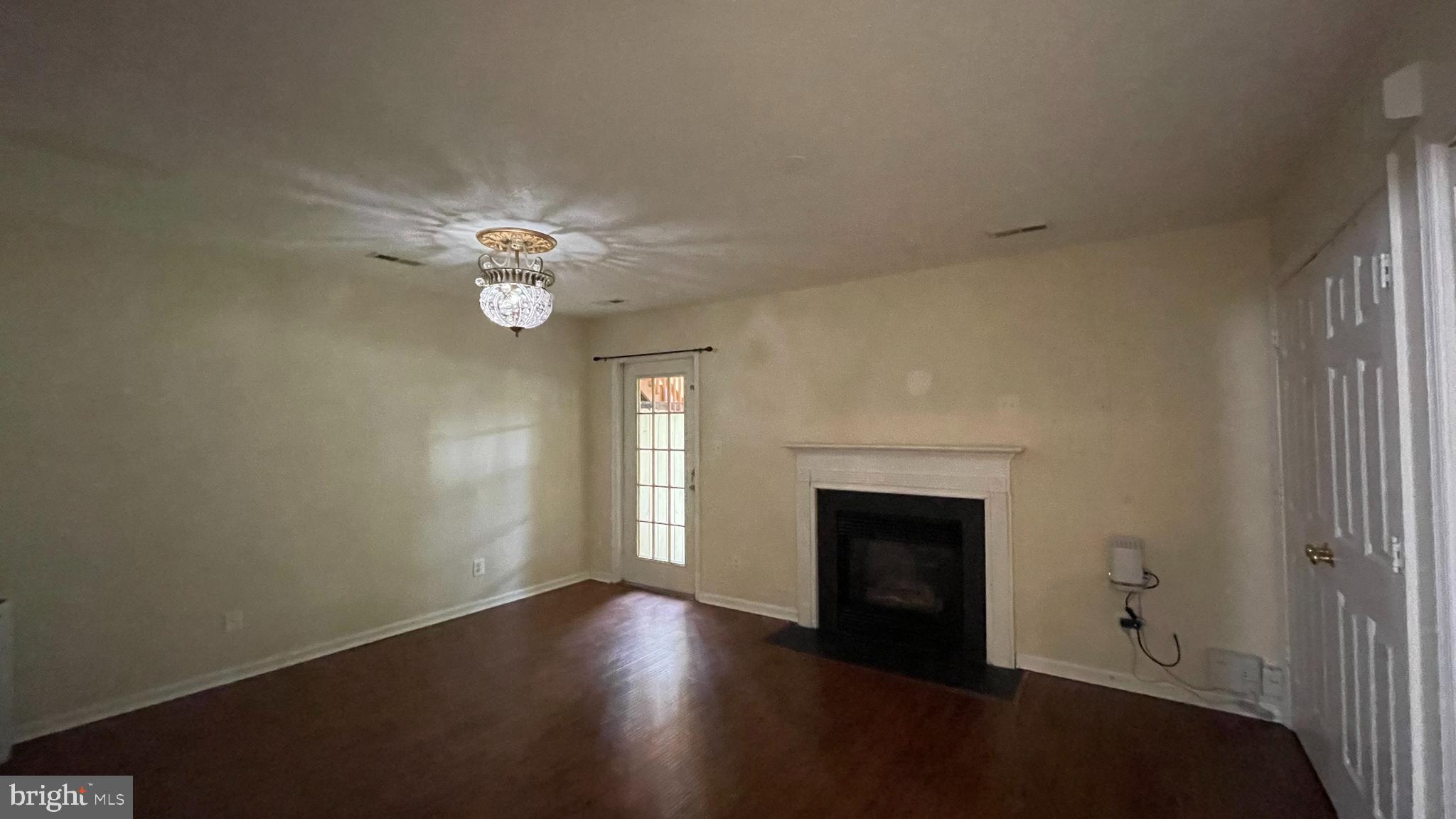 CHARLESTOWN COMMONS - Residential Lease