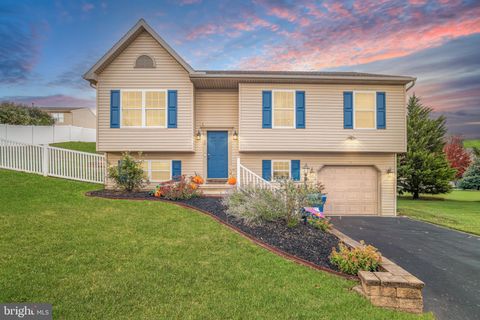 50 ASBURY COURT MOUNT WOLF PA 17347
