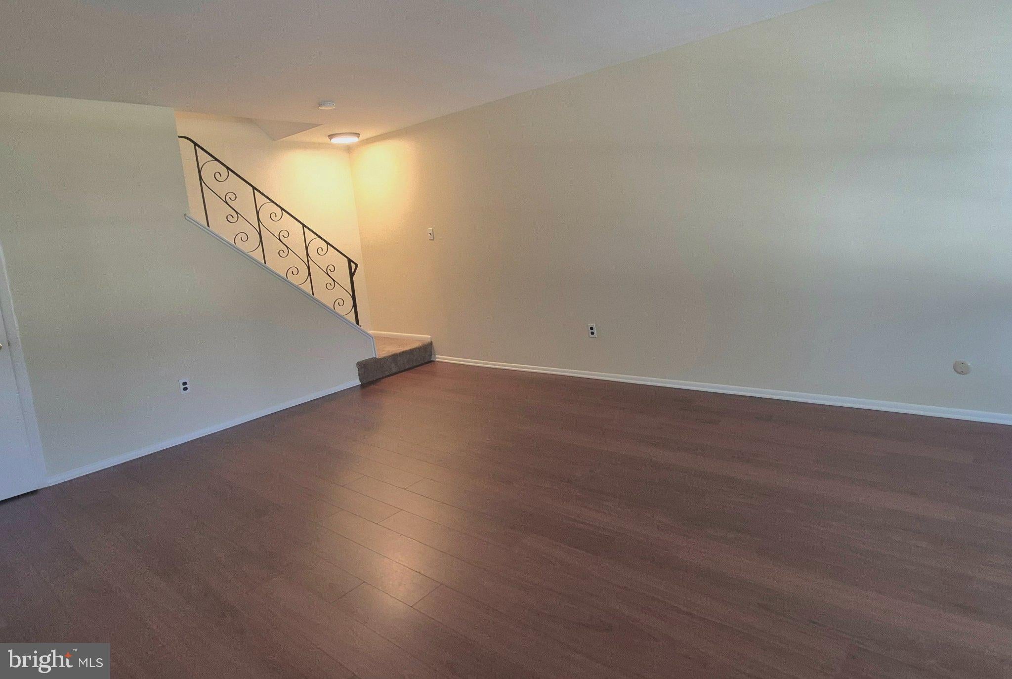 1070 HARBOUR DRIVE