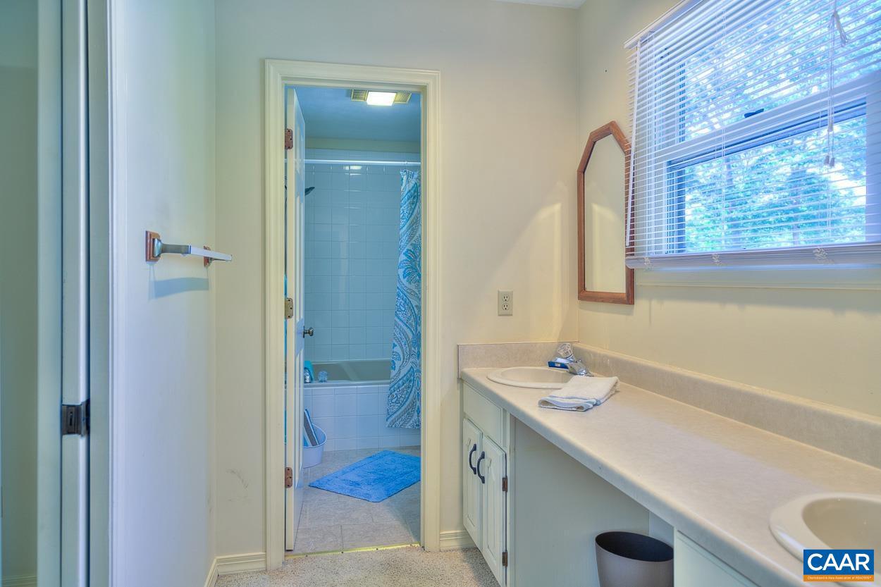 LAKE MONTICELLO - Residential