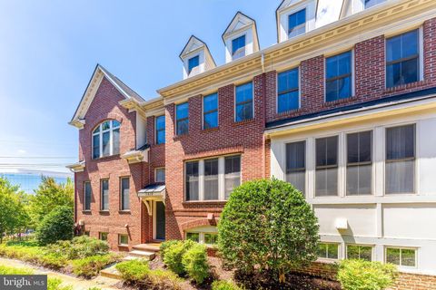 Townhouse For Sale - 2619 S Kenmore Court<br/> ARLINGTON, VA 22206