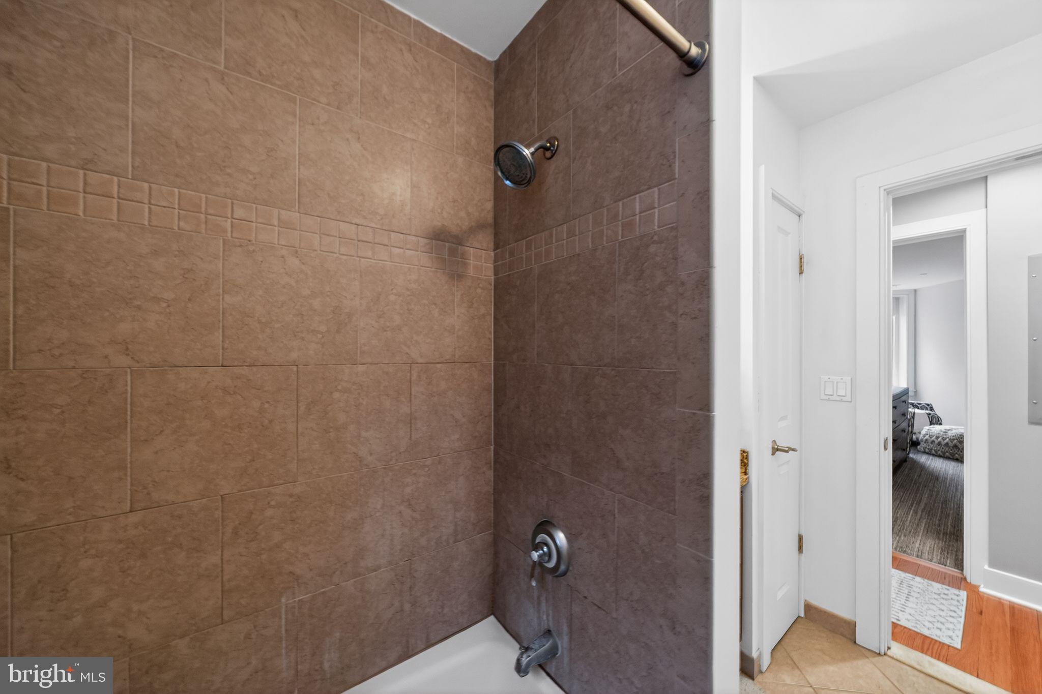 UNIVERSITY CITY - Residential