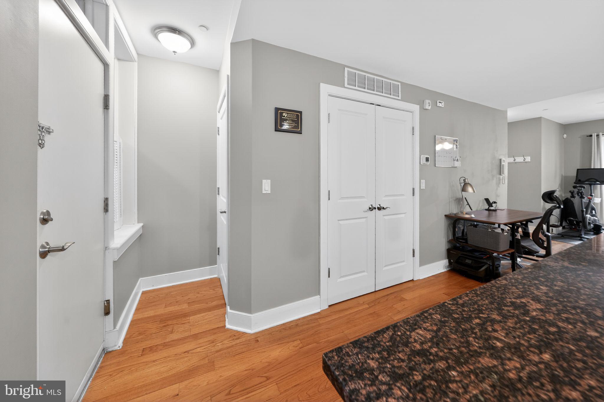 UNIVERSITY CITY - Residential