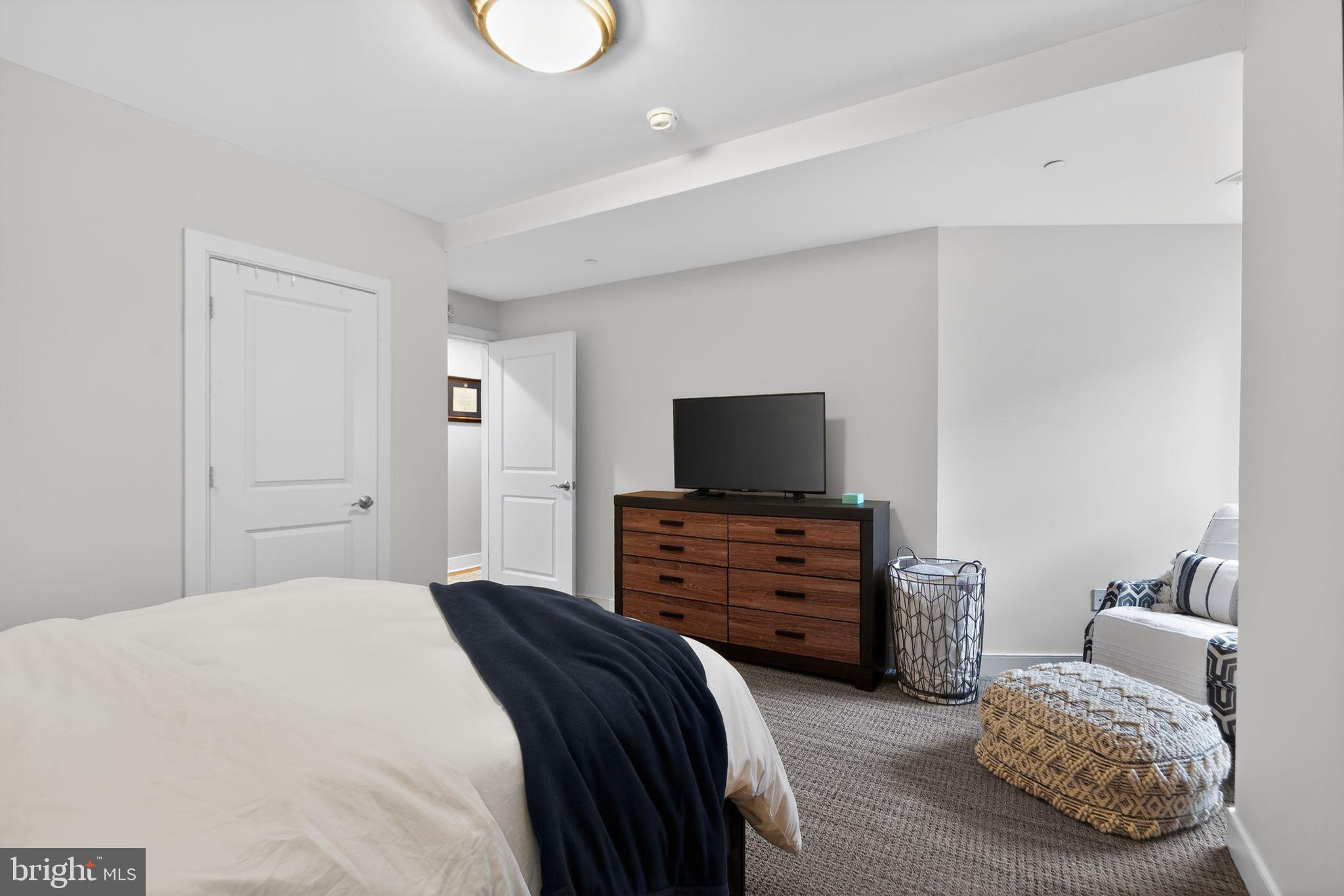 UNIVERSITY CITY - Residential