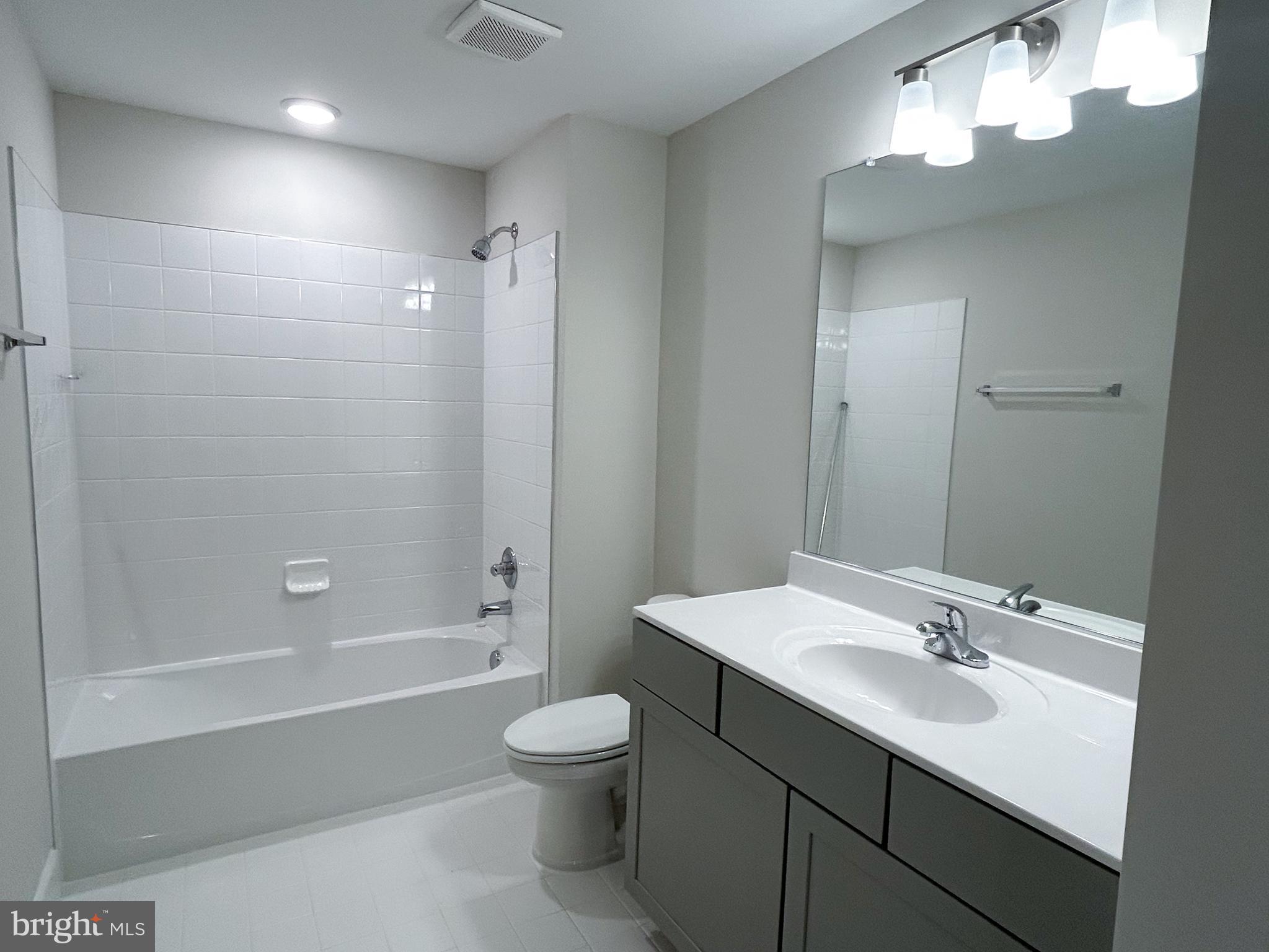 HIATT POINTE AT SNOWDEN BRIDGE - Residential