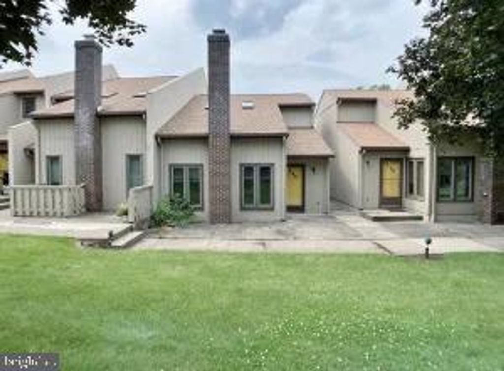 Photo of 836 W Aaron Drive, STATE COLLEGE, PA 16803 (MLS # PACE2517904)