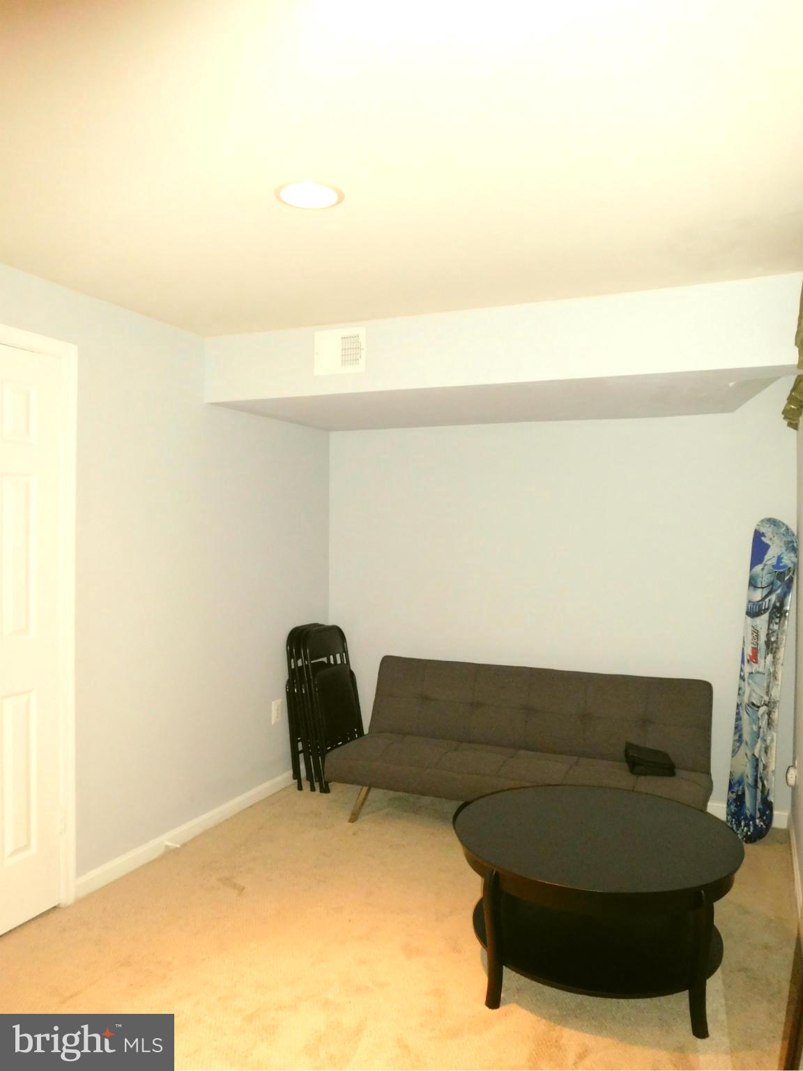 LANDSDOWNE - Residential Lease