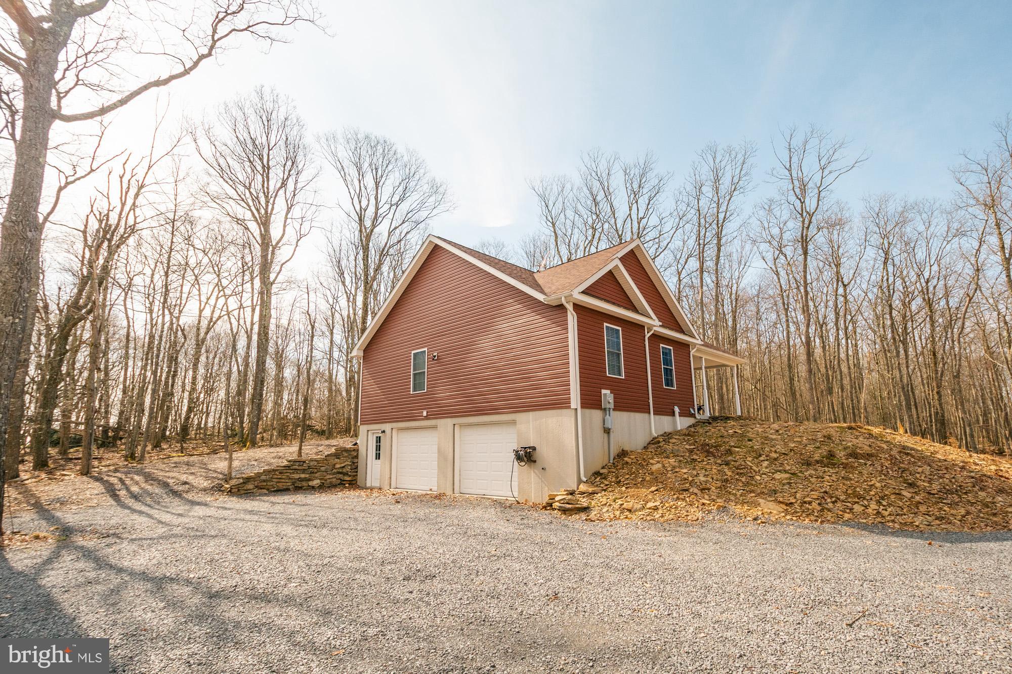 637 BETTS LANE