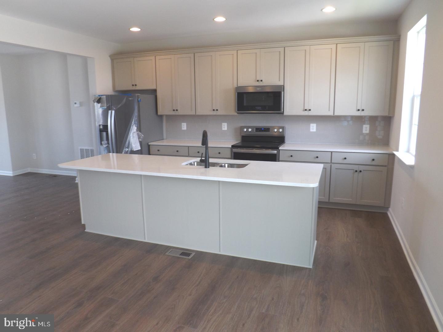 OVERLOOK AT RIVERSIDE TOWNHOMES - Residential