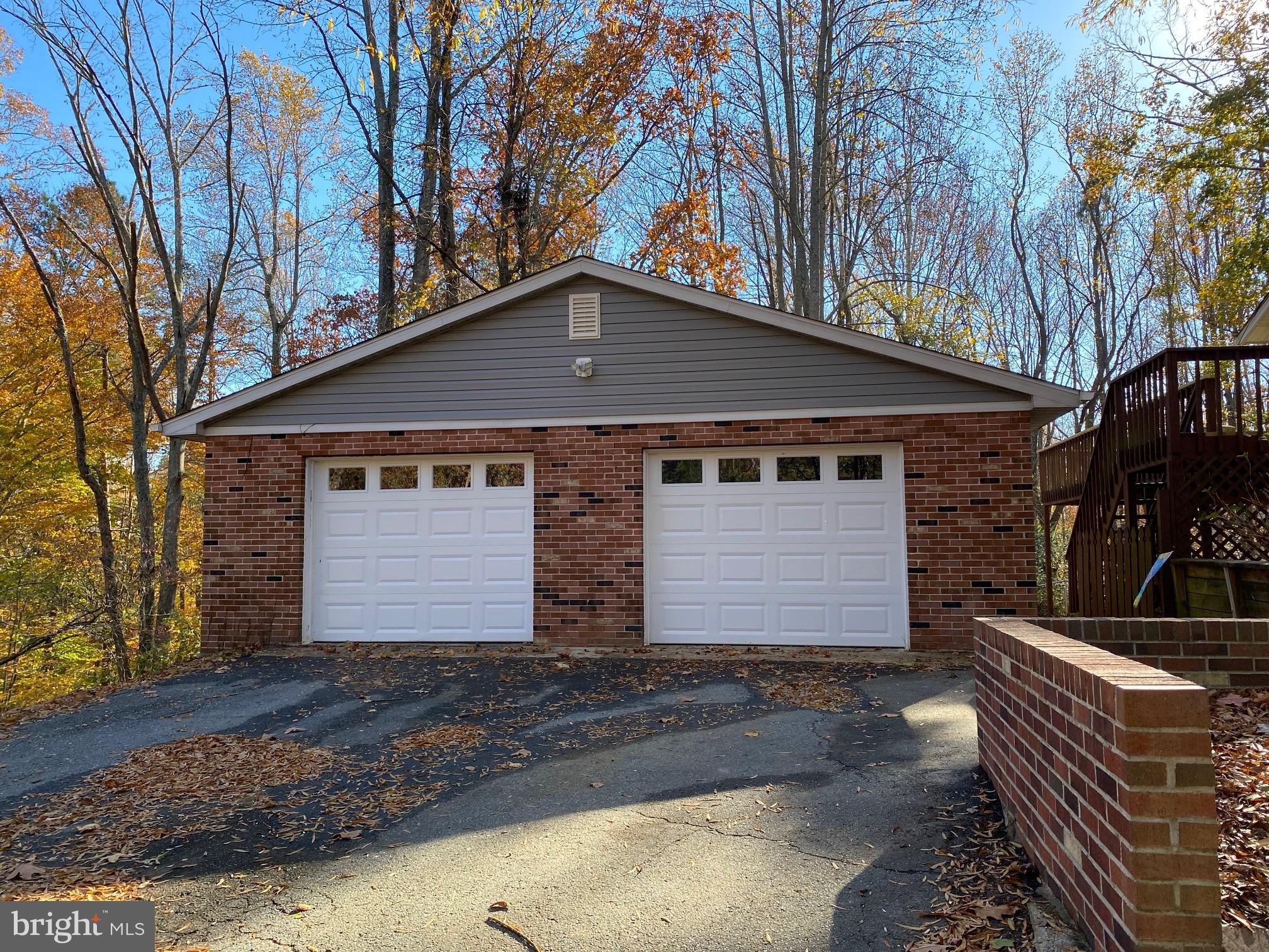 RUSTIC HILLS - Residential