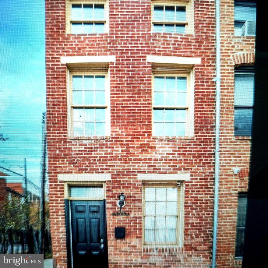 A pristine unfurnished rental, 3 level 3 beds, 2 baths end unit townhome w/ washer dryer in unit. A location for walkability, restaurants and shops.
1 assigned parking plus street parking and convenient to downtown, UM Baltimore, Harbor. Connected to Fells Point Hub.
Vacant, List or tenant agent must be present for showings.
Nearby Construction slated completion. EOY. 2025
If you are a college student or professional looking for a roommate for this rental, email me  your interest. As I have a few potential renters who has inquired about a roommates option.