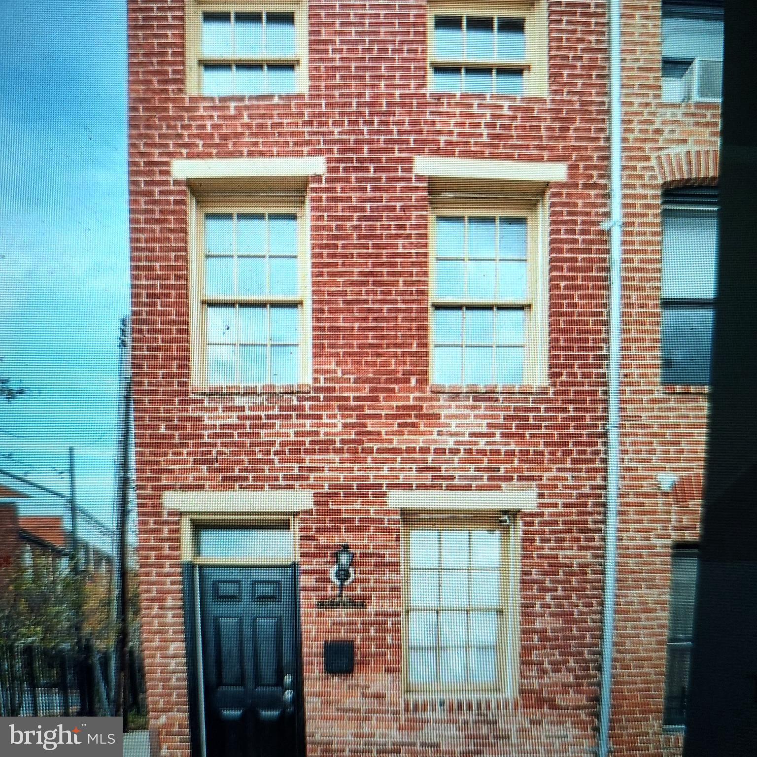 A pristine rental, 3 level 3 beds, 2 baths end unit townhome w/ washer dryer in unit. A location for walkability, restaurants and shops.
assign parking and convenient to downtown, UM Baltimore, Harbor. Connected to Fells Point Hub.
Tenant occupied, agent must be present for showings.
Construction slated completion. EOY. 2025