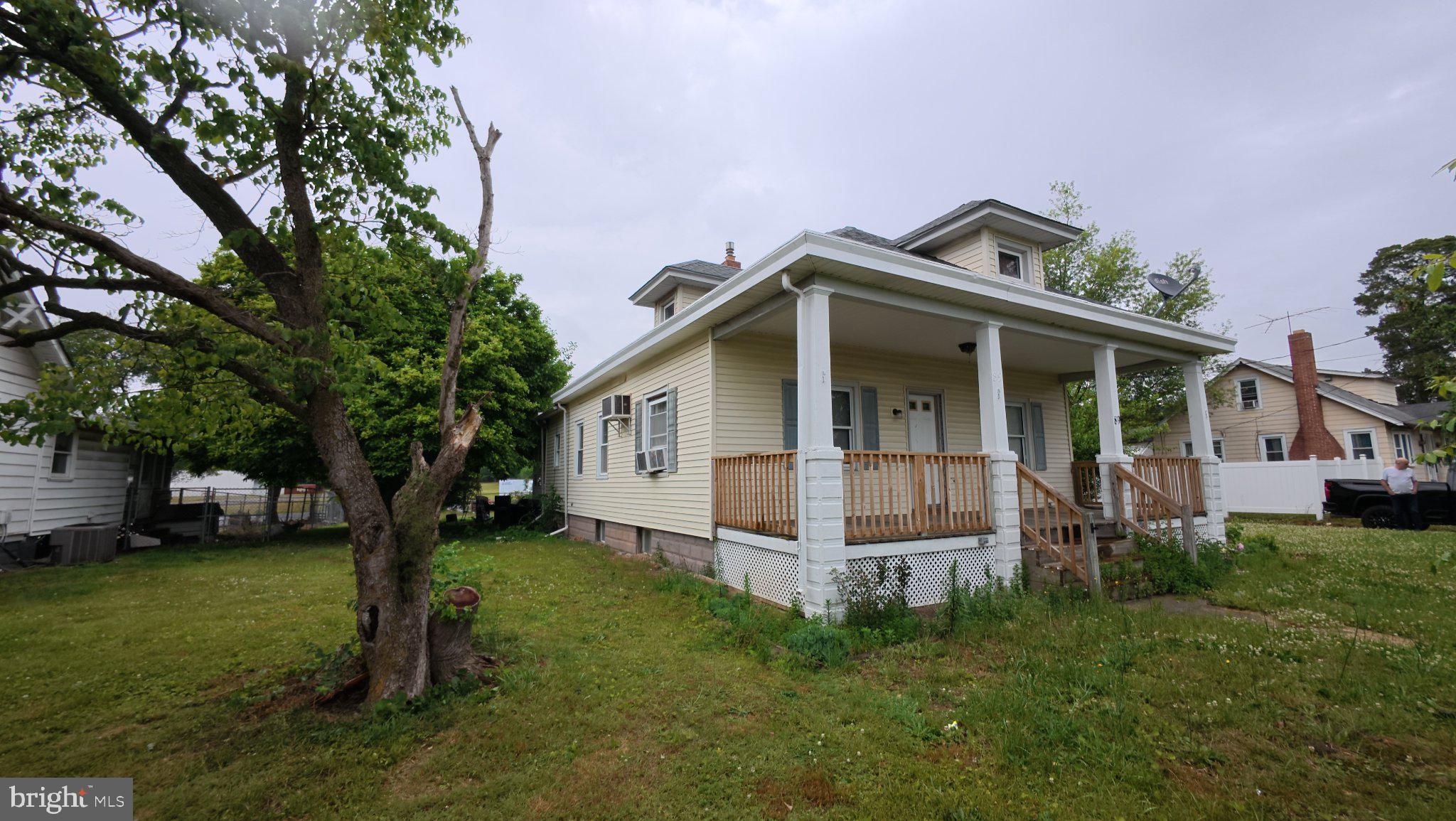 89 ROSENHAYN AVENUE