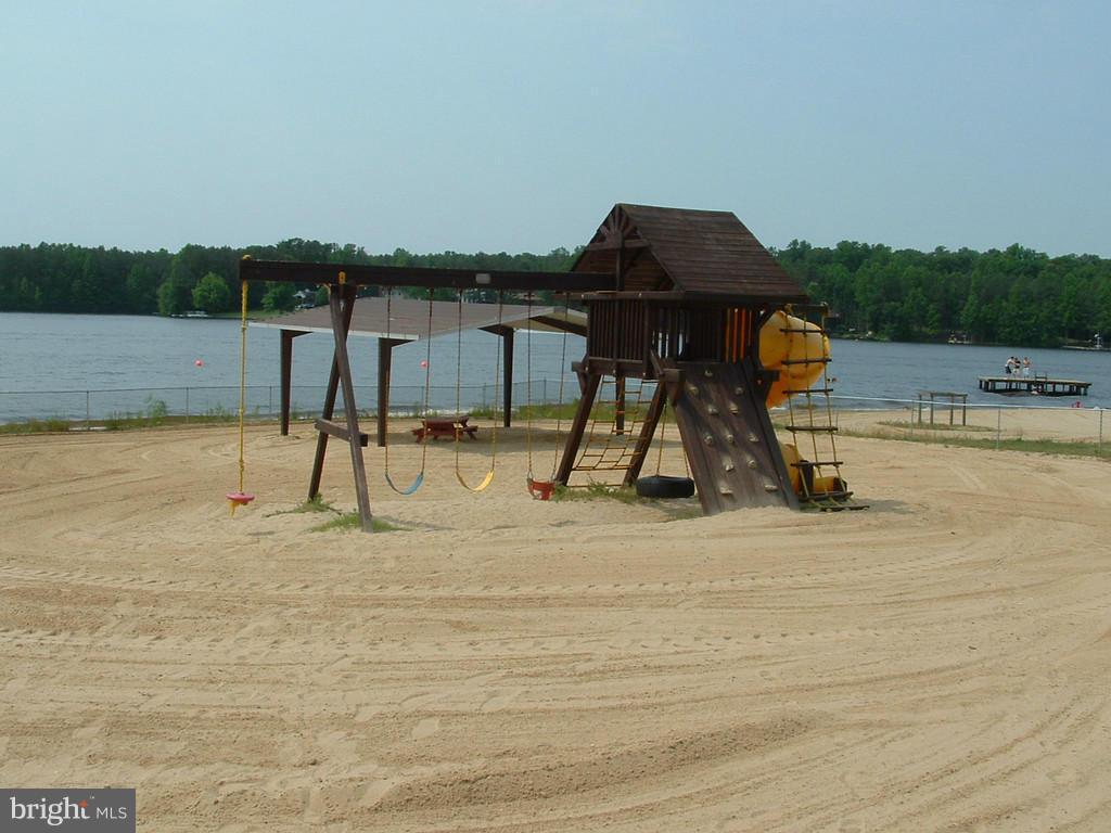 LAKE CAROLINE - Land