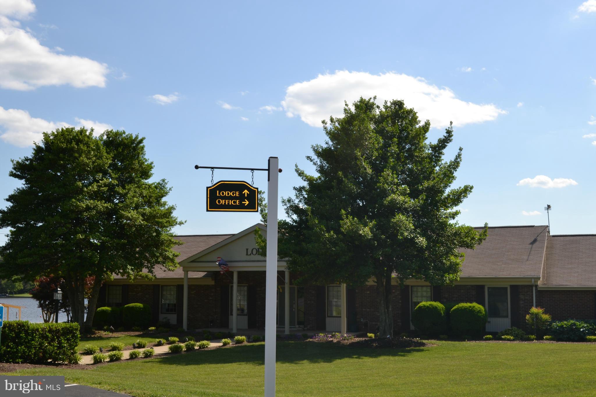 LAKE CAROLINE - Land