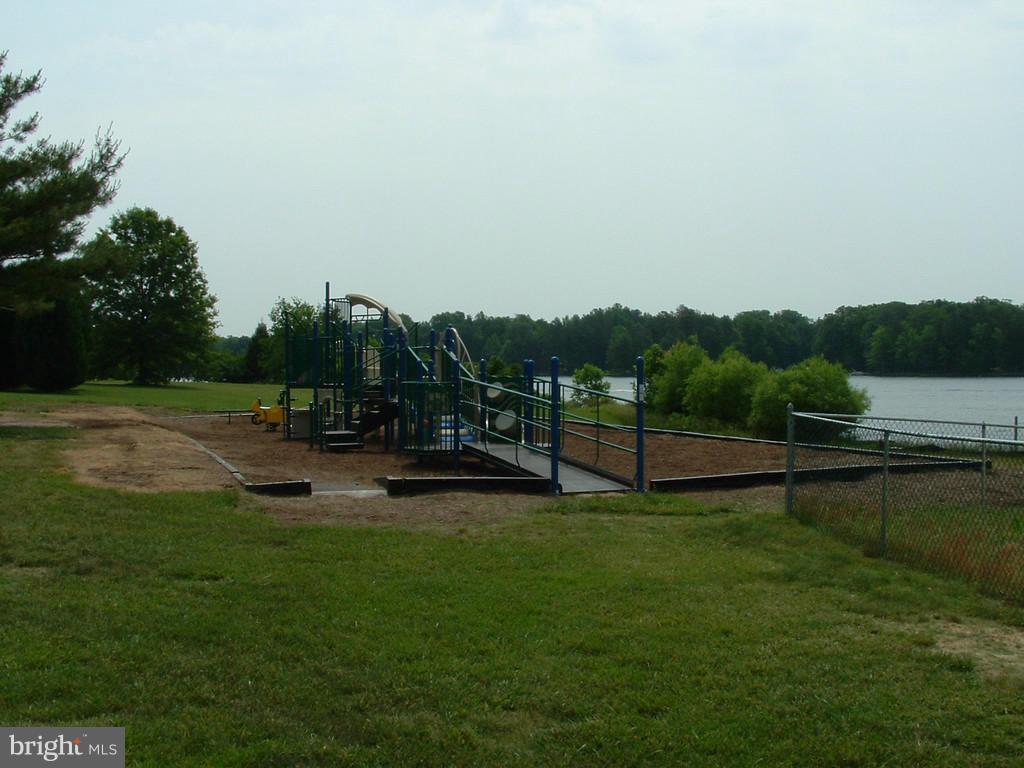 LAKE CAROLINE - Land