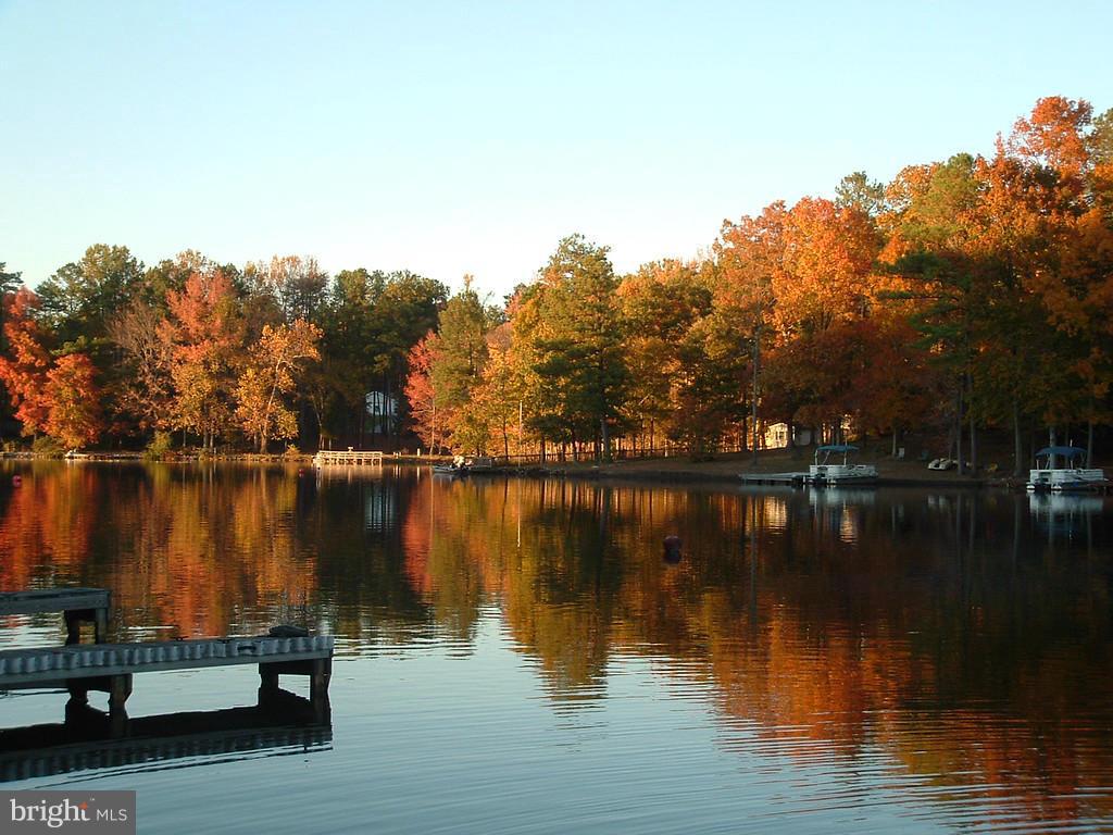 LAKE CAROLINE - Land