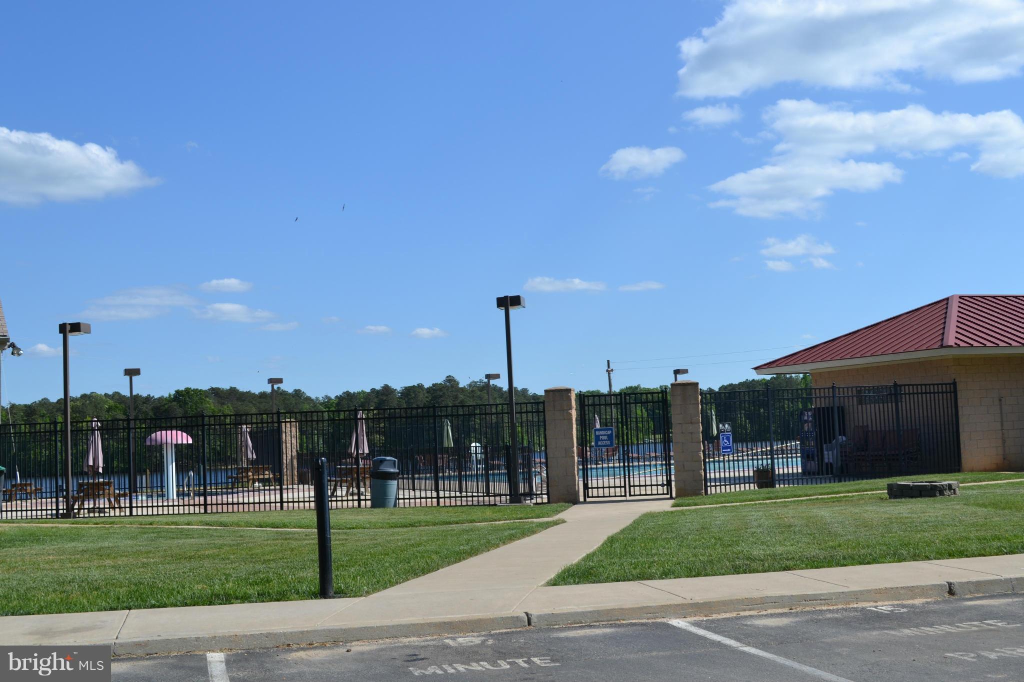 LAKE CAROLINE - Land