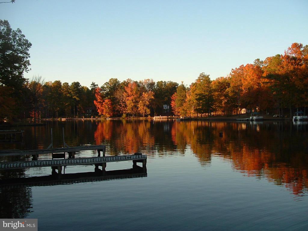 LAKE CAROLINE - Land