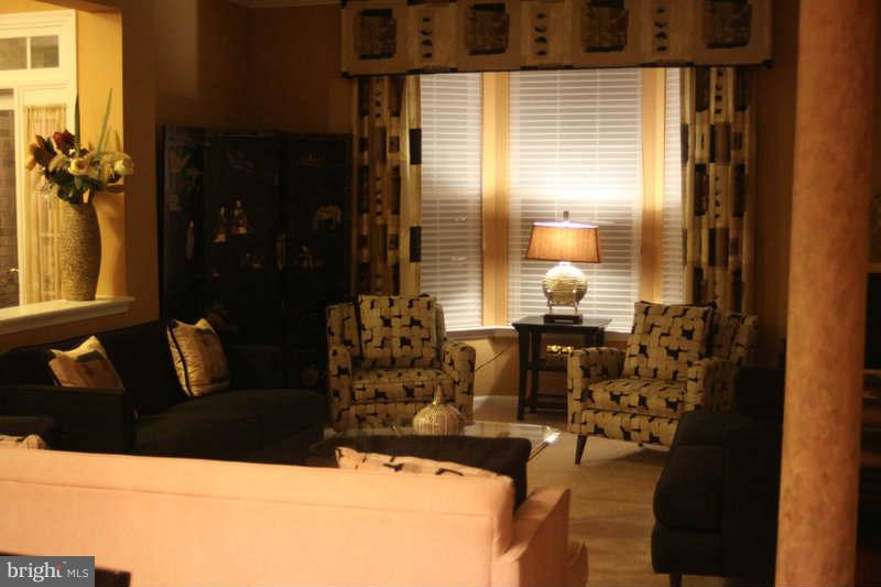 FOUR SEASONS - Residential