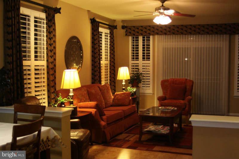 FOUR SEASONS - Residential