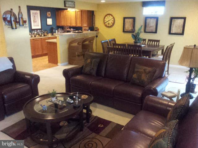 FOUR SEASONS - Residential