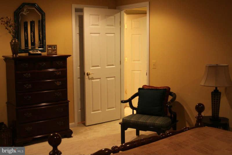 FOUR SEASONS - Residential