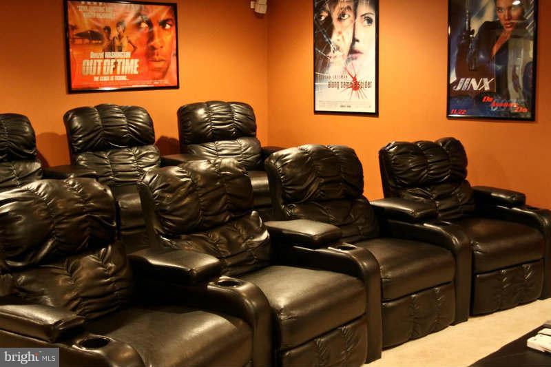 FOUR SEASONS - Residential