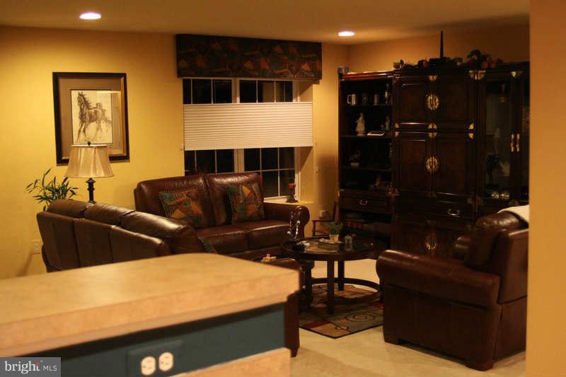 FOUR SEASONS - Residential