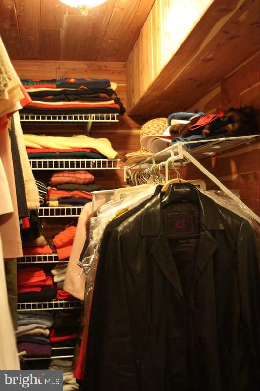 FOUR SEASONS - Residential