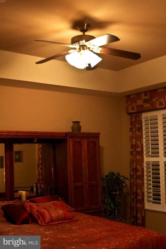 FOUR SEASONS - Residential