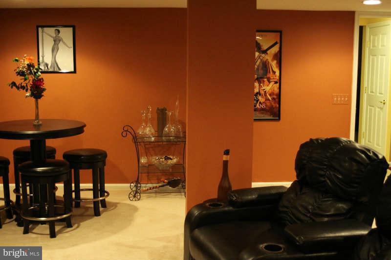 FOUR SEASONS - Residential