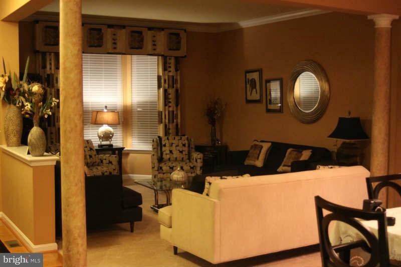 FOUR SEASONS - Residential