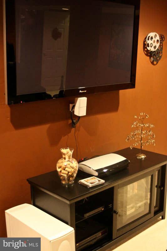 FOUR SEASONS - Residential