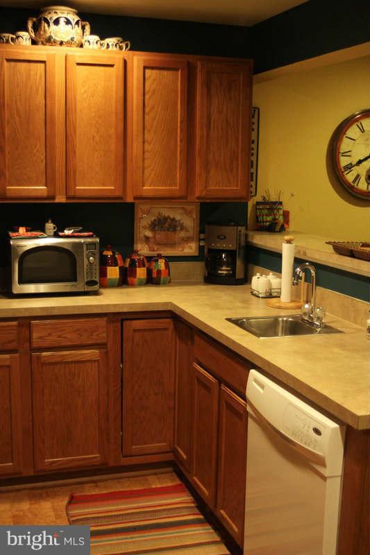 FOUR SEASONS - Residential