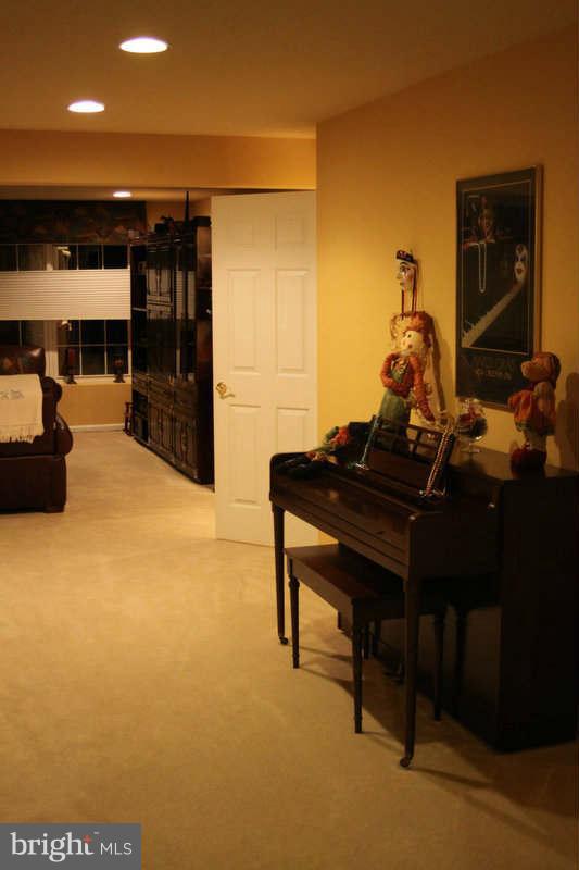 FOUR SEASONS - Residential