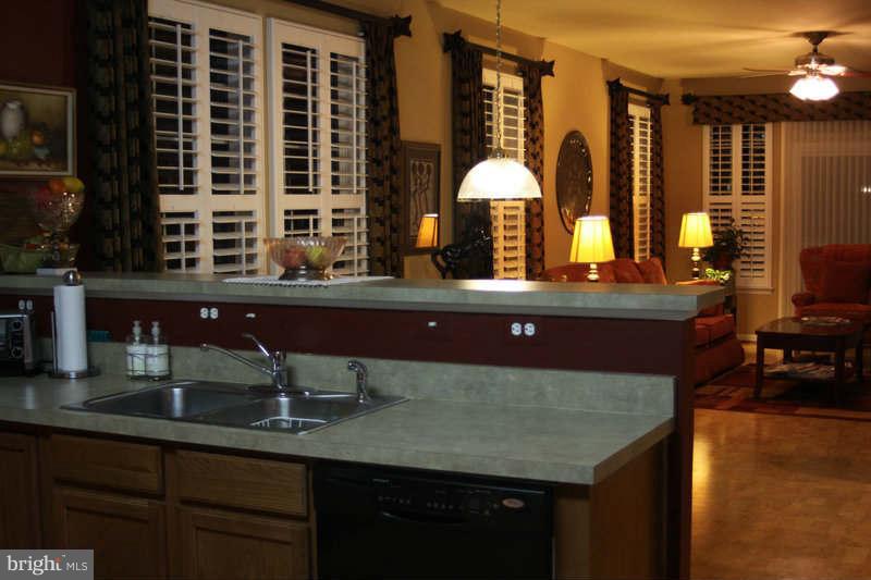 FOUR SEASONS - Residential