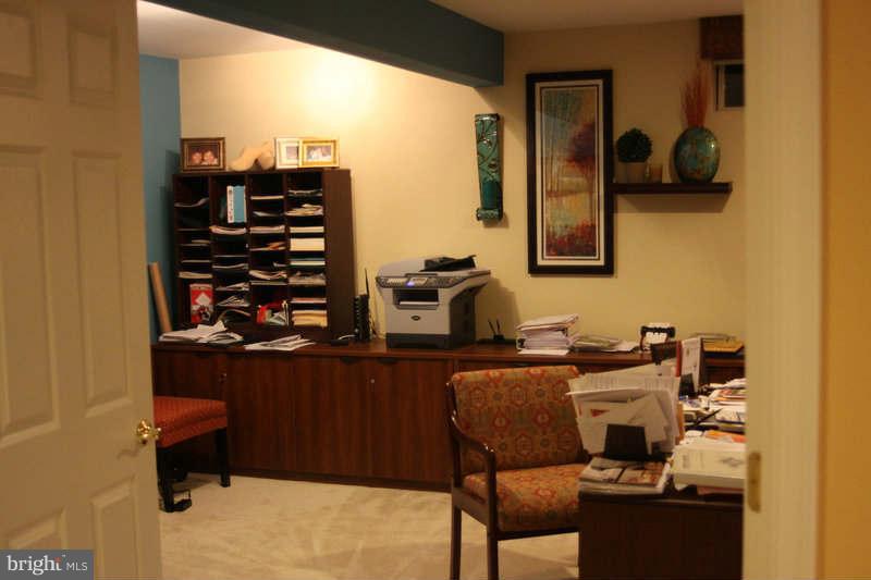 FOUR SEASONS - Residential