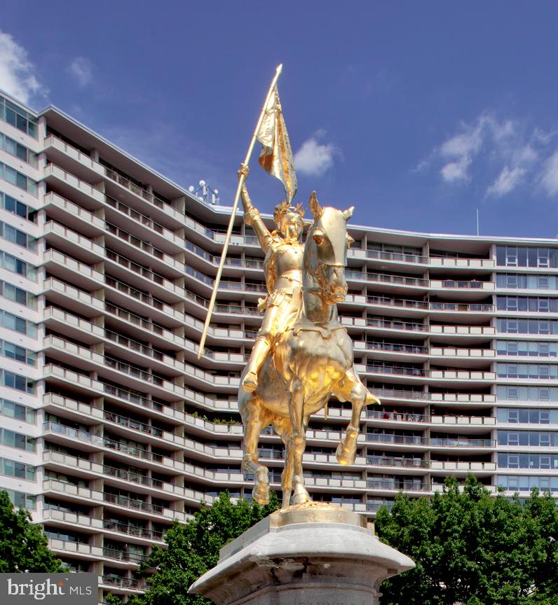 FAIRMOUNT - Residential Lease