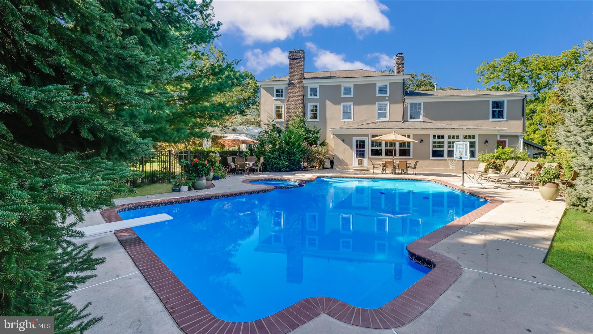 CLOVER CREST - Residential