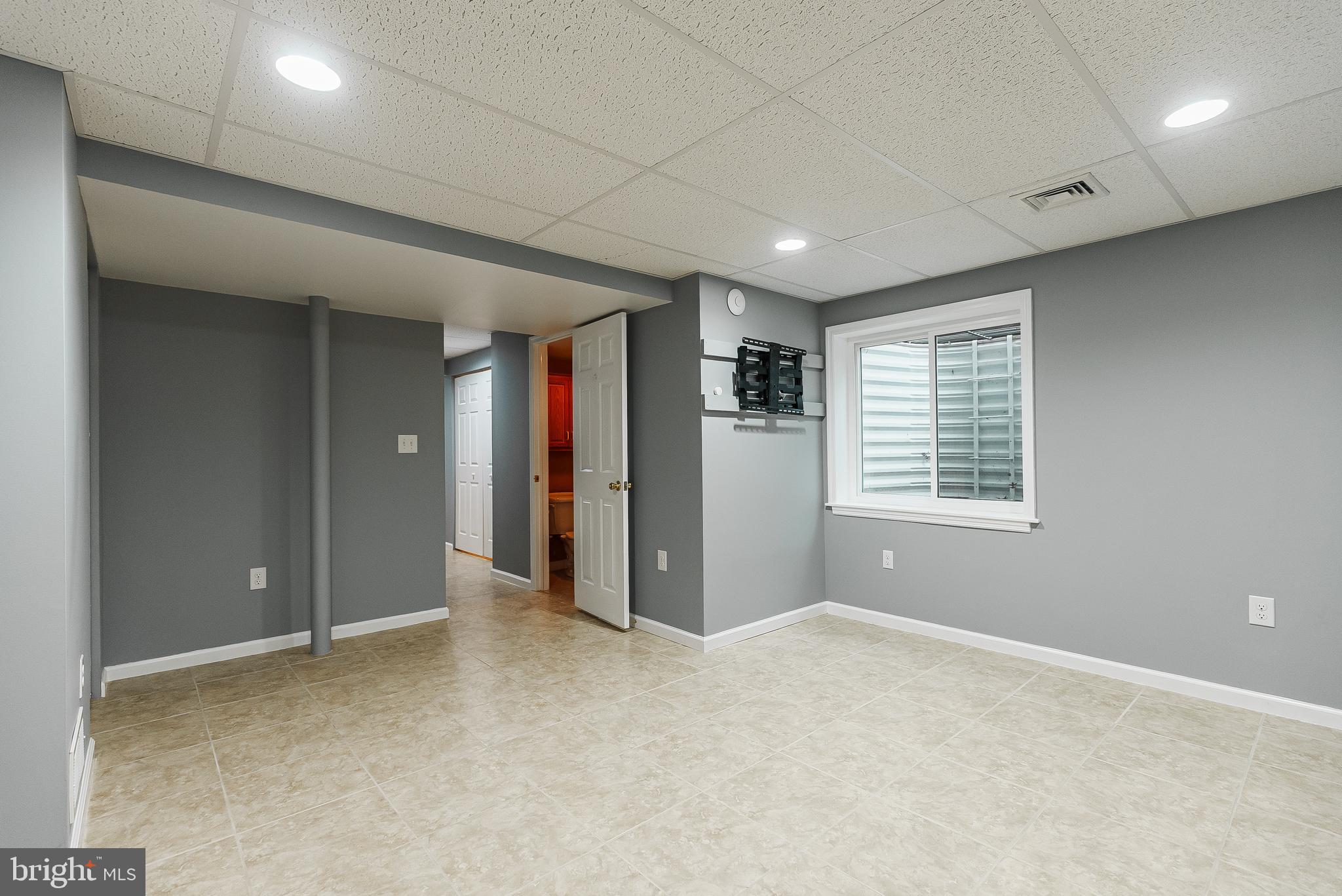 VERNON COURT - Residential Lease